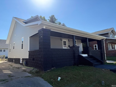 203 W Walnut St, Washington, IN 47501 - photo 6