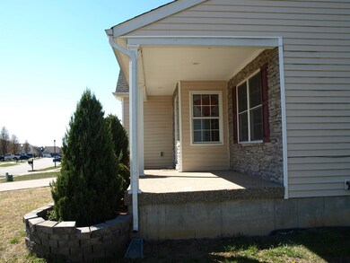 9015 Teak Dr, Louisville, KY 40228 - photo 4