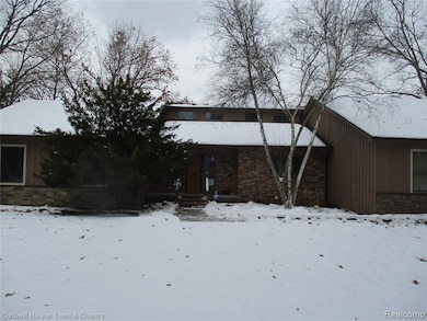 9102 Lake Crest Dr, Whitmore Lake, MI 48189 - photo 3