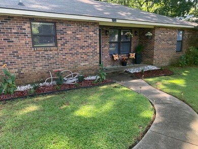 1113 Virginia Ave, McComb, MS 39648 - photo 2