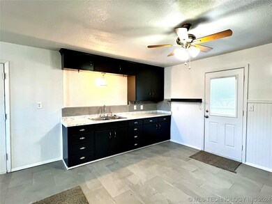 Kitchen w/ new appliances