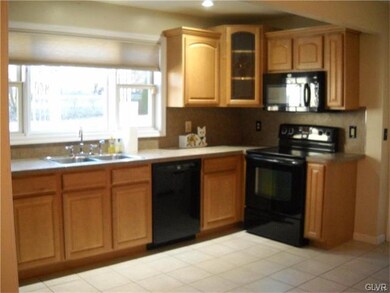 3206 Division St, Easton, PA 18045 - photo 2