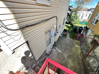 82 Waring Place unit 2, Yonkers, NY 10703 - photo 2