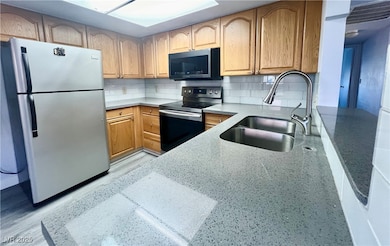 4736 Obannon Dr unit D, Las Vegas, NV 89102 - photo 7