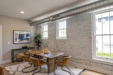 4- 70 Carolina St (201)