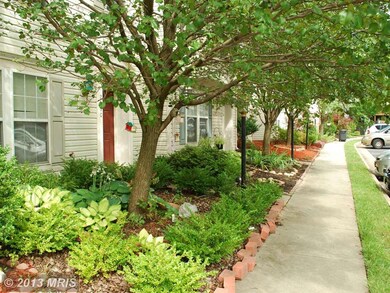 2560 Chase Wellesley Dr, Herndon, VA 20171 - photo 2