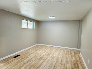 2262 Main Dr, Saint Albans, WV 25177 - photo 3