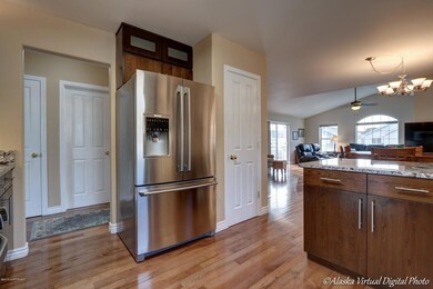 Kitchen w/Pantry