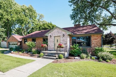005-Front_View-3040415-medium