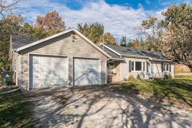 284 Foote St SW, Cedar Rapids, IA 52404 - photo 4