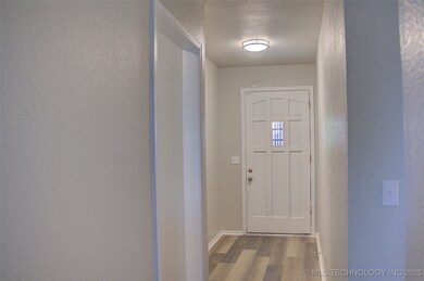 13492 S Hickory Place, Glenpool, OK 74033 - photo 3