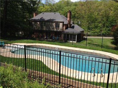 Swimming Pool/Hot Tub/Sauna. Newly renovated salt 