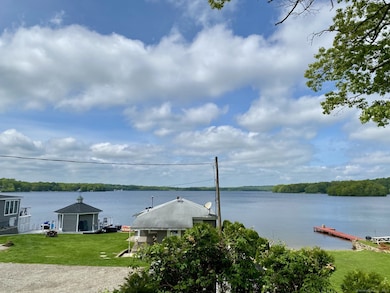 LAKE VIEW FRON THE GROUND LEVEL DECK