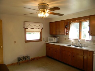 2929 Amherst Rd, Erie, PA 16506 - photo 6