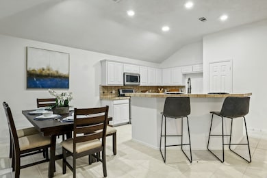 401 Barbara Jean Ln, Burleson, TX 76028 - photo 4