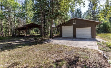 Detached Garage/Shop