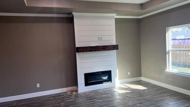 110 Peacock St, Cleburne, TX 76031 - photo 6