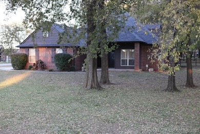 20030 E Chinquapin Ln, Owasso, OK 74055 - photo 3