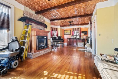 704 N Spring St, Elgin, IL 60120 - photo 4