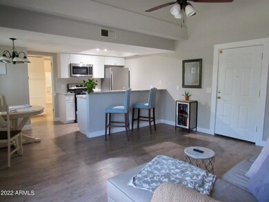 808 E Lawrence Ln unit 204, Phoenix, AZ 85020 - photo 6