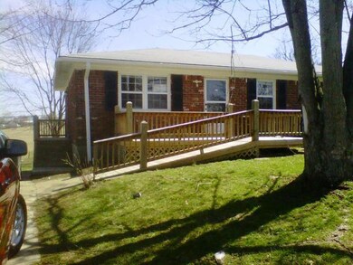 212 Brookfield Dr, Frankfort, KY 40601 - photo 2