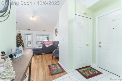 12274 Saint Andrews Way unit 118, Fenton, MI 48430 - photo 3