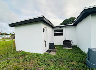 1865 W Chatham Rd, West Palm Beach, FL 33415 - photo 5