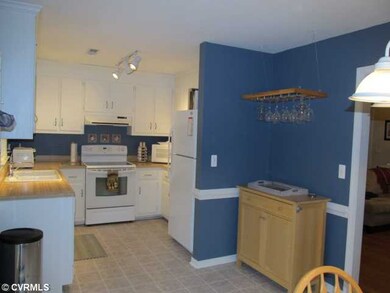 Kitchen - LARGE REMODELED EAT-IN KITCHEN WITH LIKE