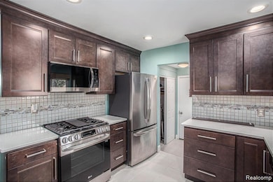 1035 Wyman Dr, Waterford, MI 48328 - photo 3