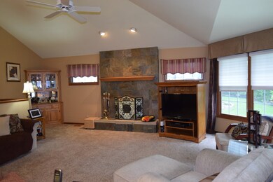 2301 Periwinkle Ln unit IV, Algonquin, IL 60102 - photo 3