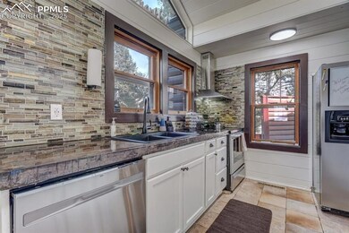 Kitchen with a sink, stainless steel appliances, w