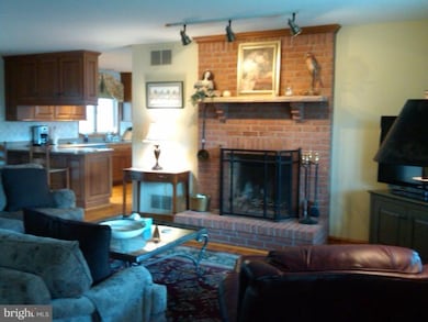 11431 Reisberg Ln, Marriottsville, MD 21104 - photo 6