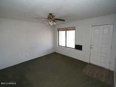 022-177295 Family room