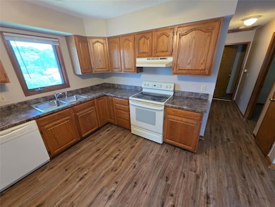 5501 S Union St, Des Moines, IA 50315 - photo 2