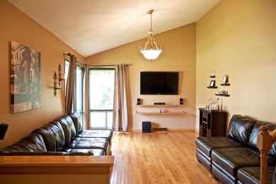 15W437 Grand Pl, Elmhurst, IL 60126 - photo 2