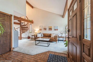 04_599DomkeDrive_32001_Foyer_HiRes