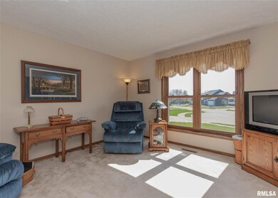 1626 W 44th Ct, Davenport, IA 52806 - photo 2