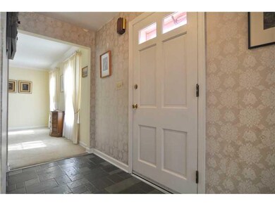 Entry/Foyer.