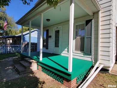 822 Decatur St, Lincoln, IL 62656 - photo 2