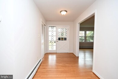 5937 Kimble Ct, Falls Church, VA 22041 - photo 3