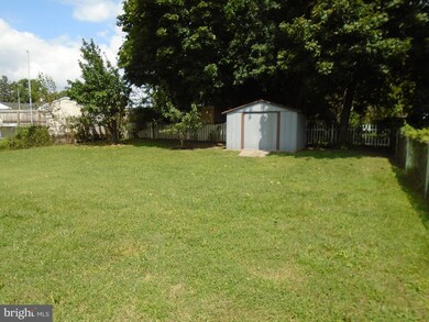 8439 Bay Dr, Pasadena, MD 21122 - photo 5