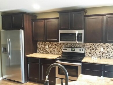 2801 Dennis Dr NW, Cedar Rapids, IA 52405 - photo 3