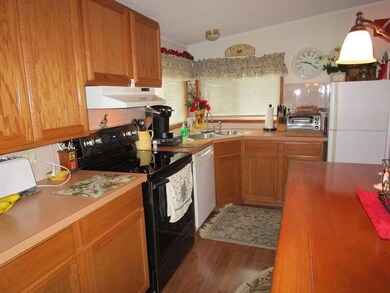 8 Williams Dr, Carver, MA 02330 - photo 2