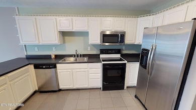 Ren1.410-KitchenRefrig