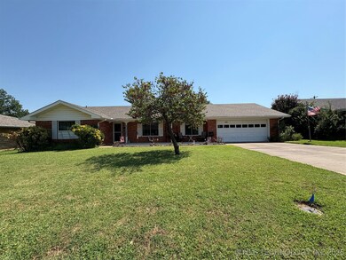 1017 E 11th St, Cushing, OK 74023 - photo 2