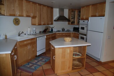 ICEHOUSE CONDOMINIUMS #318 KITCHEN