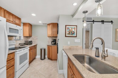 835 W Elkcam Cir Unit 108-large-005-035-