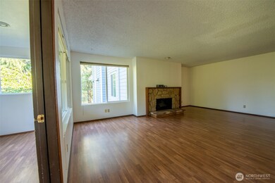 17417 Ashworth Ave N unit 303, Shoreline, WA 98133 - photo 3