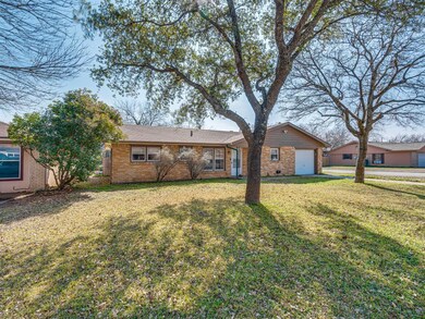 1121 Davis St, Cleburne, TX 76033 - photo 3