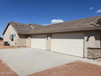 3025 - SIDE GARAGE